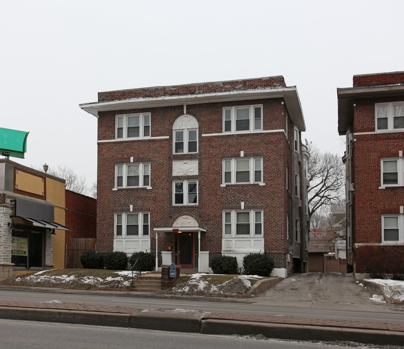 3713 Southwest Tfwy in Kansas City, MO - Foto de edificio