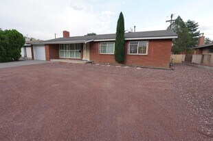 2806 San Pedro Dr NE in Albuquerque, NM - Building Photo