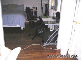 360 Riverway, Unit 15 in Boston, MA - Building Photo