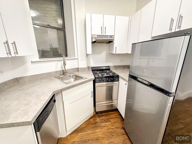 228 E 89th St in New York, NY - Building Photo - Building Photo