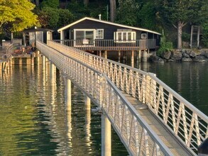 5831 Ward Ave NE in Bainbridge Island, WA - Building Photo - Building Photo