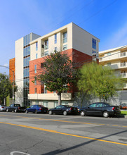 Rosewood Gardens in Los Angeles, CA - Building Photo - Building Photo