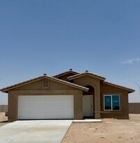 7833 E 46th Pl in Yuma, AZ - Building Photo