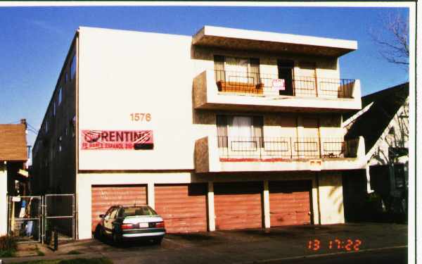 1576 Elm Ave in Long Beach, CA - Foto de edificio - Building Photo