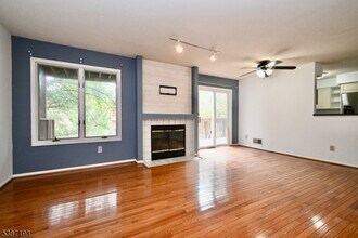 32 Pine Hollow Ct in Jefferson, NJ - Building Photo - Building Photo