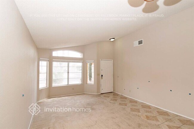 6256 Small Point Dr in Las Vegas, NV - Foto de edificio - Building Photo