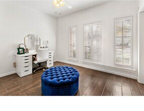 1052 Augusta Dr in Houston, TX - Building Photo - Building Photo