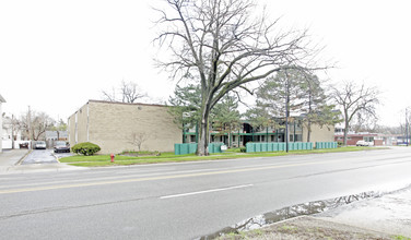 Pinecrest Apartments in Ferndale, MI - Building Photo - Building Photo