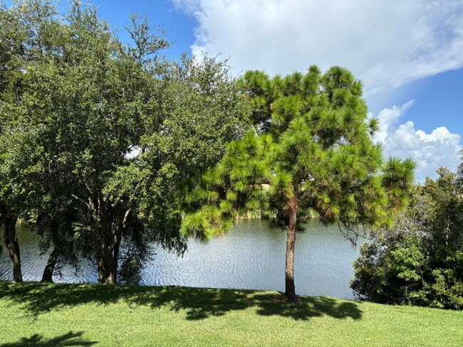 2048 Alta Meadows Ln in Delray Beach, FL - Building Photo - Building Photo