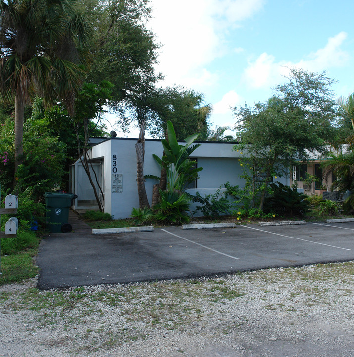 830 SE 14th St in Fort Lauderdale, FL - Building Photo