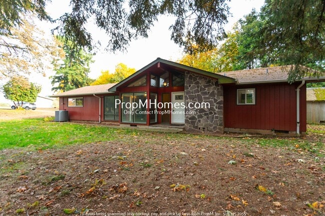 19992 South End Rd in Oregon City, OR - Building Photo - Building Photo