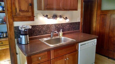 3408 N Downer Ave, Unit 2nd Floor in Milwaukee, WI - Building Photo - Building Photo