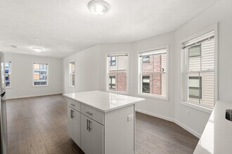 599 Broadway-Unit -2F in Everett, MA - Building Photo - Building Photo