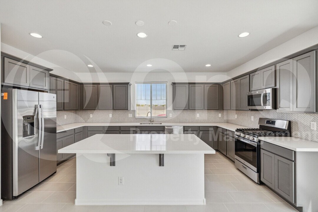 3817 N 100th Dr in Avondale, AZ - Building Photo