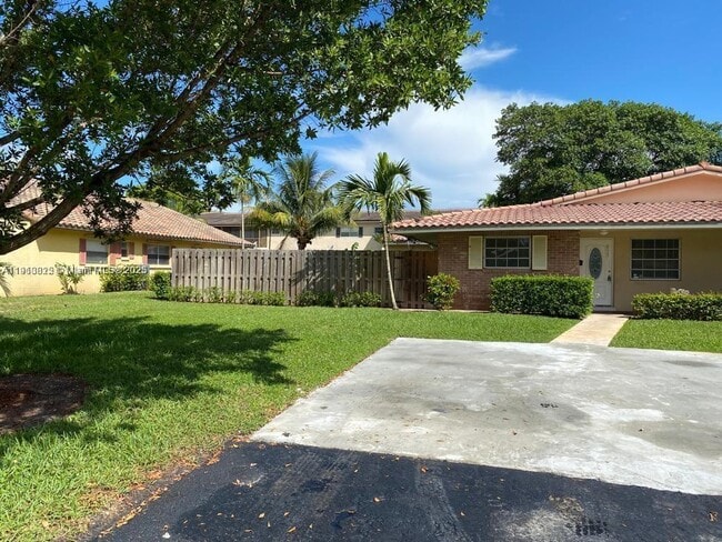 8947 NW 33rd St in Coral Springs, FL - Building Photo - Building Photo