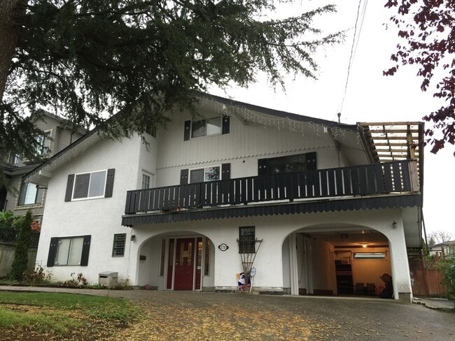 property at 5715 Royal Oak Ave