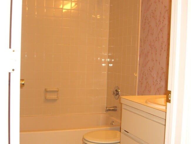 5537 Sea Forest Dr, Unit 104 in New Port Richey, FL - Building Photo - Building Photo