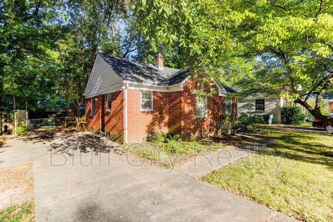 1071 Robin Hood Ln in Memphis, TN - Building Photo - Building Photo