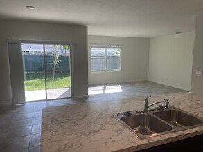 1925 Sunrise Dr SW in Vero Beach, FL - Building Photo - Building Photo
