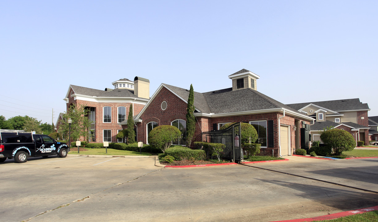 Reading Park Apartments in Rosenberg, TX - Building Photo