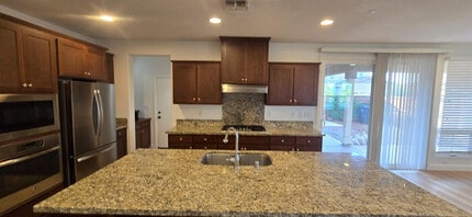 1265 S Central Pkwy in Tracy, CA - Building Photo - Building Photo