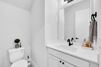 5733 White Magnolia St. in Houston, TX - Building Photo - Building Photo