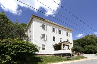 95 Summer St in Gardiner, ME - Foto de edificio - Building Photo