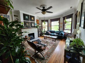 4025 N Springfield Ave, Unit 2 in Chicago, IL - Building Photo - Building Photo