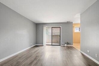 2214 Country Club Dr in Woodridge, IL - Building Photo - Building Photo