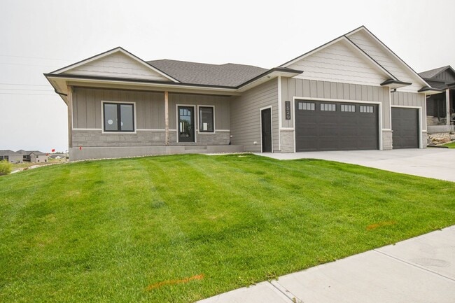 property at 1520 N Marlowe Ave