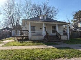 706 S Wright St in Siloam Springs, AR - Building Photo
