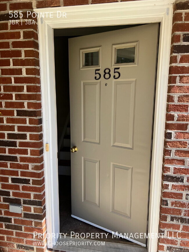 585 Pointe Dr in Harrisonburg, VA - Building Photo - Building Photo