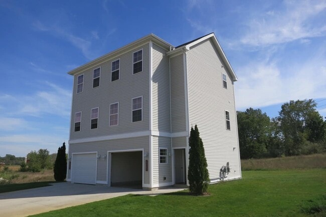 1117 Umber Dr in Traverse City, MI - Building Photo - Building Photo