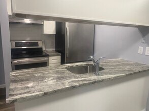 16546 Clarkson Dr, Unit Fraser Condo in Fraser, MI - Building Photo - Building Photo