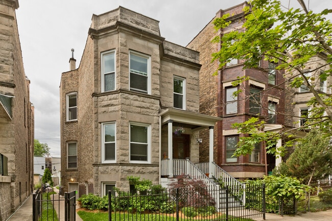 property at 1427 W Winona St
