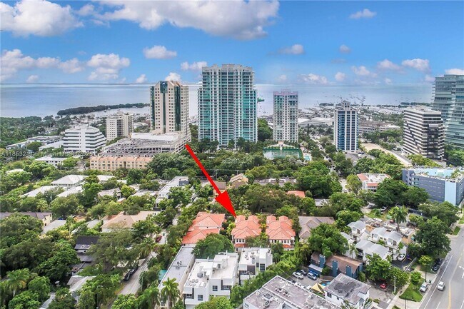 2615 Lincoln Ave in Miami, FL - Building Photo - Building Photo