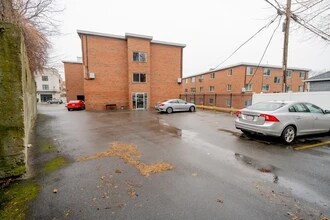 360 Market St, Unit 12 in Boston, MA - Building Photo - Building Photo