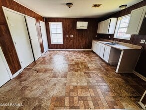 705 Walker Rd in Lafayette, LA - Building Photo - Building Photo