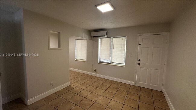 732 Moffett St in Hallandale Beach, FL - Building Photo - Building Photo