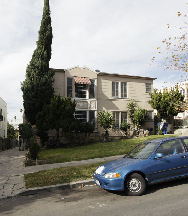 145-147 N Kenmore Ave in Los Angeles, CA - Building Photo