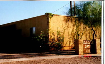 Bellevue Apartments in Tucson, AZ - Foto de edificio - Building Photo