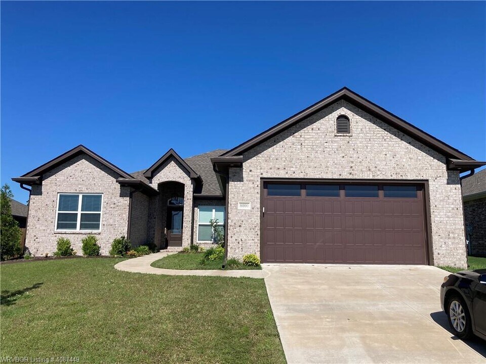8000 Jepsen Dr in Fort Smith, AR - Foto de edificio
