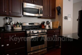 2561 Eastbourne Dr in Leesylvania, VA - Building Photo - Building Photo