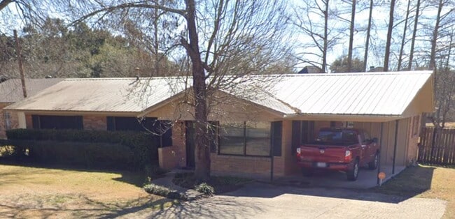 property at 1704 Horseshoe Dr