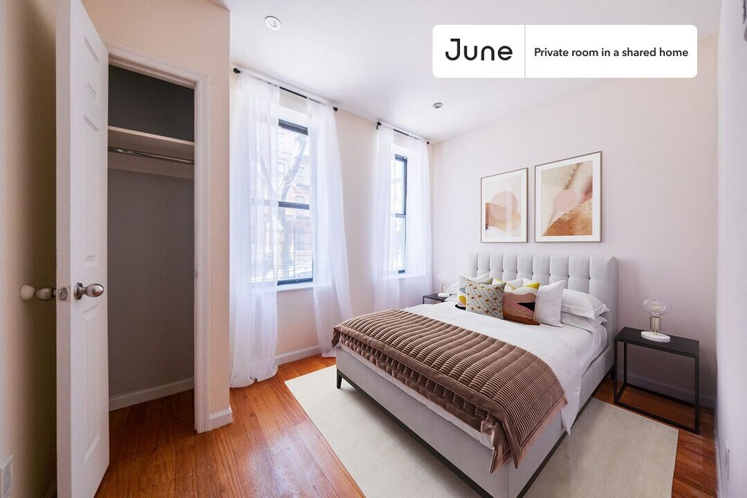 Private bedroom in 4 bed/2 bath Home in New York, NY - Building Photo