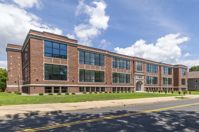 The Thompson Luxury Residences in West Haven, CT - Building Photo - Building Photo