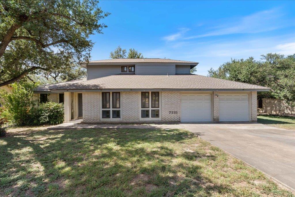 7221 Scenic Brook Dr in Austin, TX - Building Photo