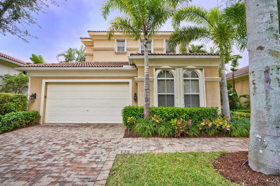 123 Andalusia Way in Palm Beach Gardens, FL - Building Photo