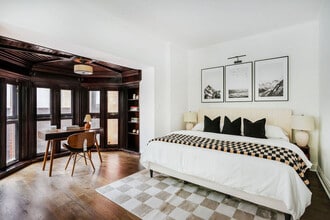 10 5th Ave in New York, NY - Building Photo - Building Photo