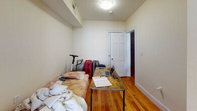 9 Chesterton St, Unit 1 in Boston, MA - Foto de edificio - Building Photo